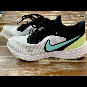 Nike Revolution 5 Running shoe Size 7.5